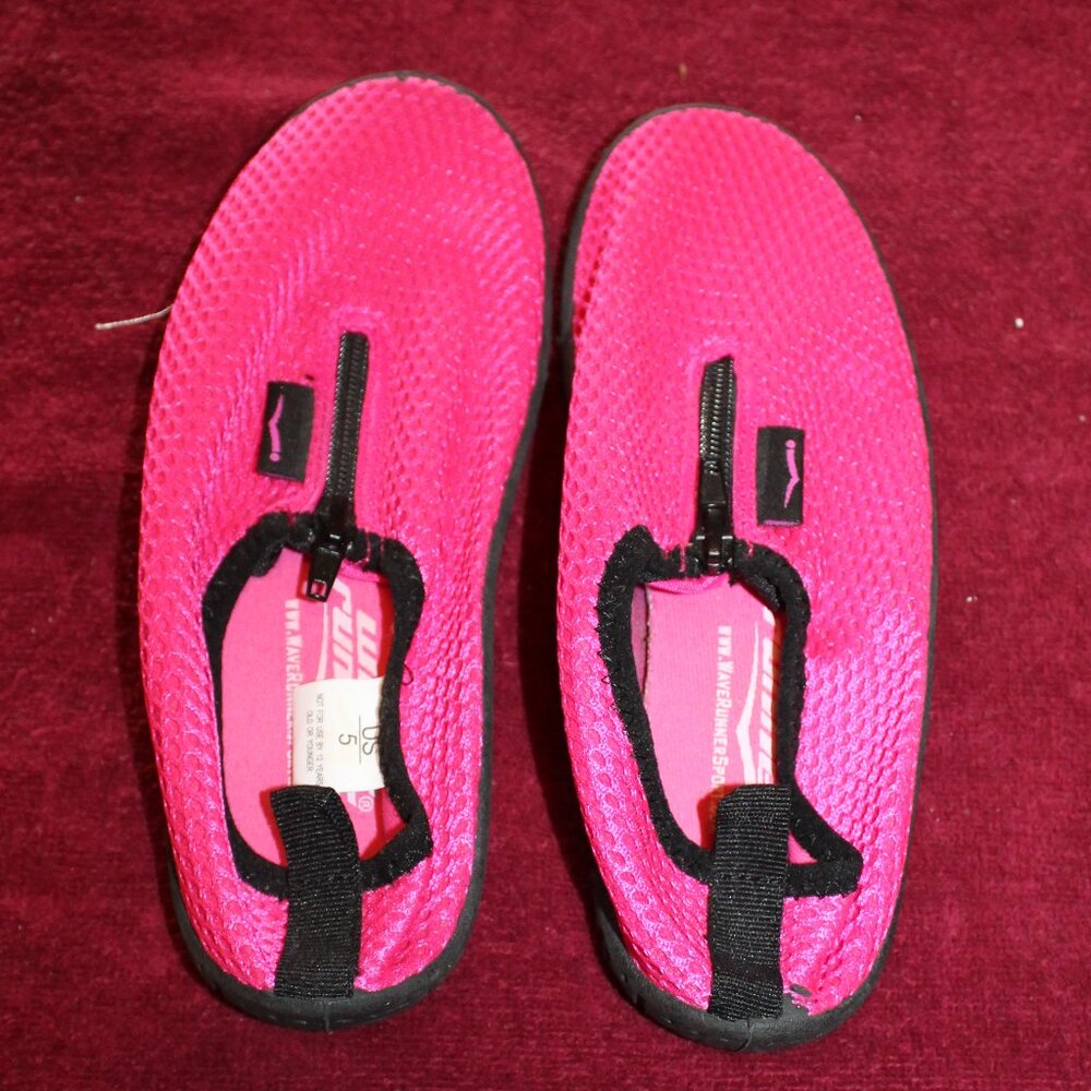 Ladies Wave Runner Aqua shoe - Hot Pink